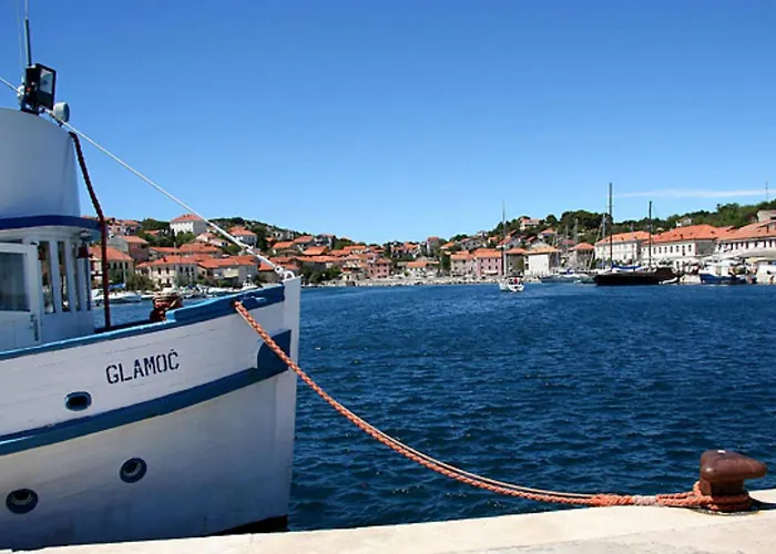 Holiday home Mirta Veli Rat